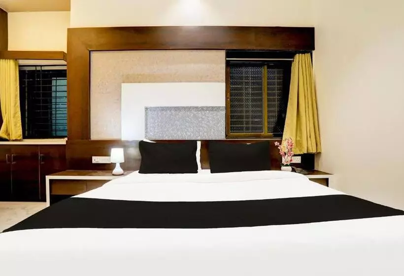 O Yuvraj Hotel Barshi