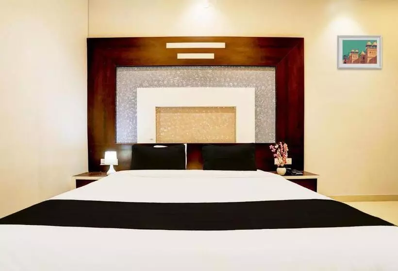 O Yuvraj Hotel Barshi