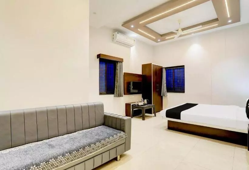 O Yuvraj Hotel Barshi