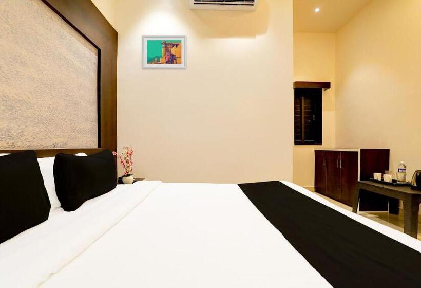 O Yuvraj Hotel Barshi