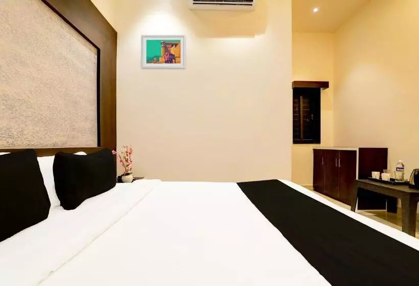 O Yuvraj Hotel Barshi