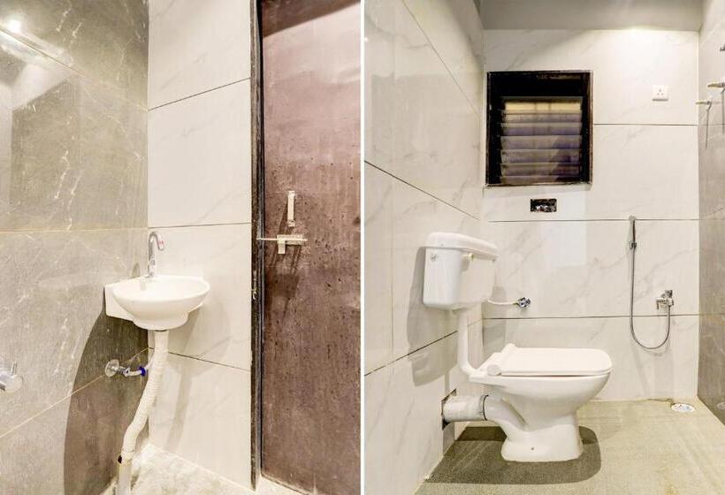 O Yuvraj Hotel Barshi