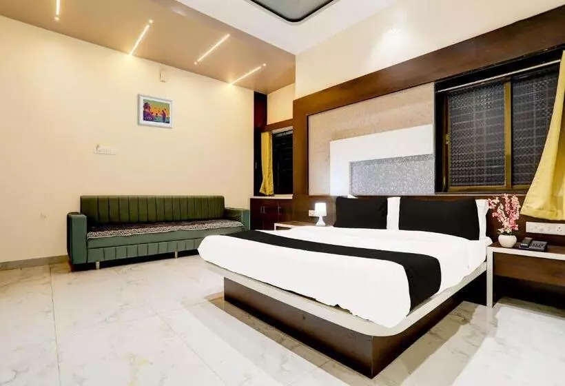O Yuvraj Hotel Barshi