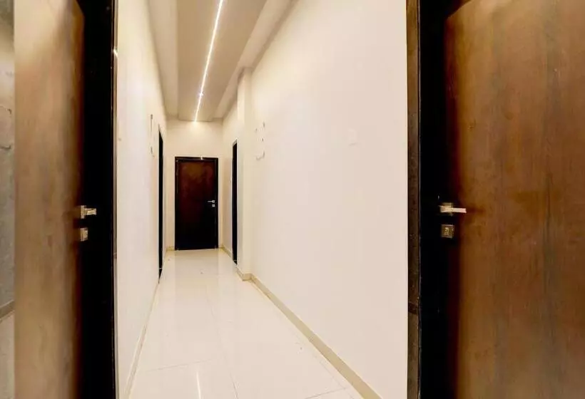 O Yuvraj Hotel Barshi