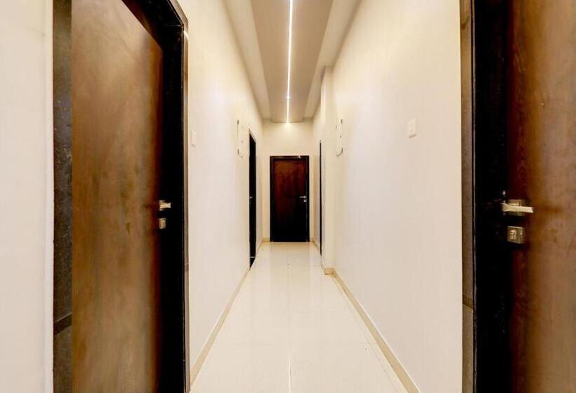 O Yuvraj Hotel Barshi