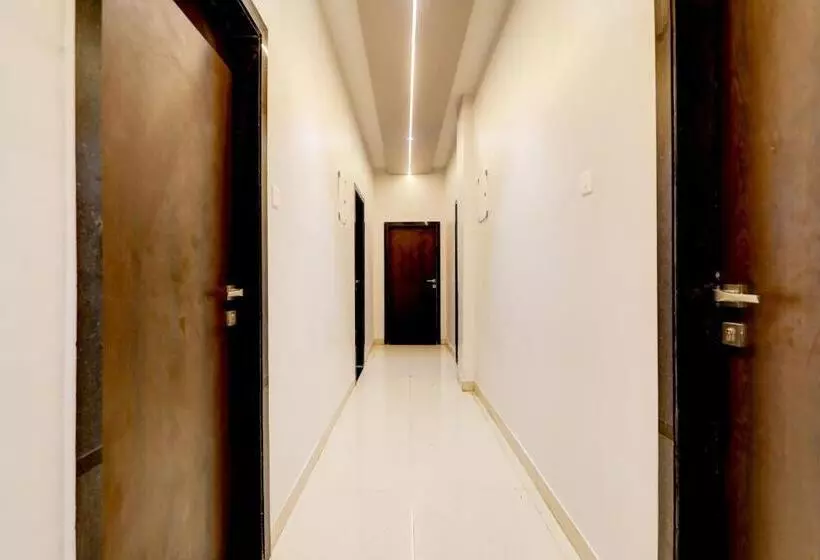 O Yuvraj Hotel Barshi