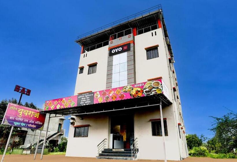 O Yuvraj Hotel Barshi