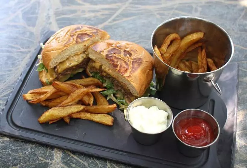 Hotelli Privighetoarea