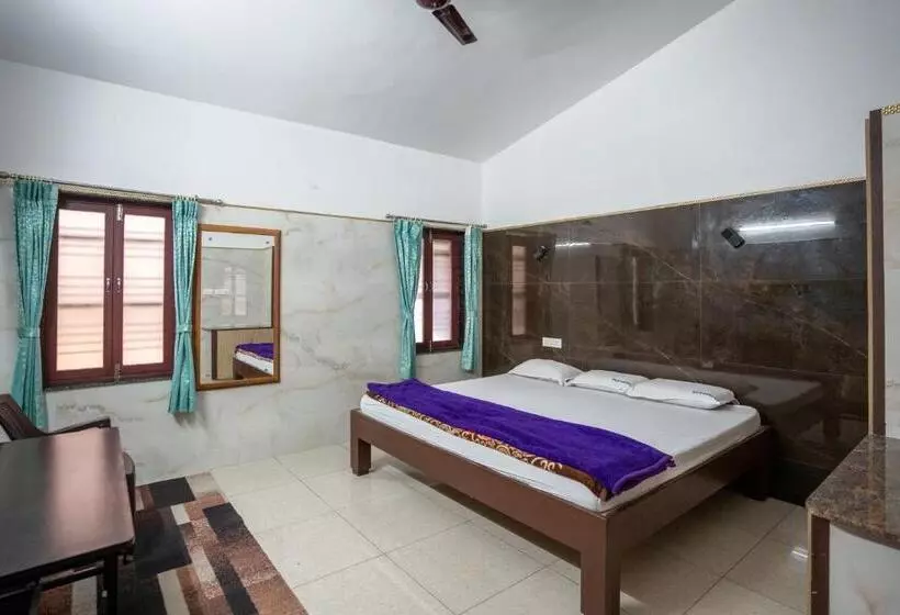 Hotelli Raja Garden Hills View