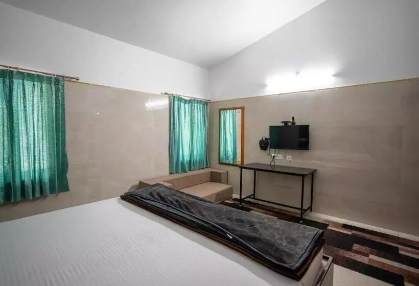 Hotelli Raja Garden Hills View