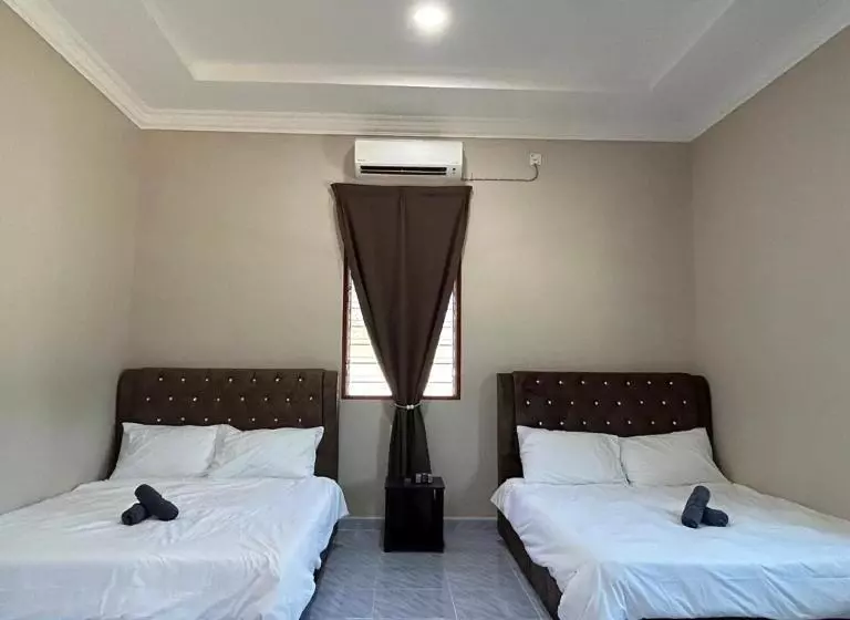 Hotelli Sasuka Chalet Pantai Pandak