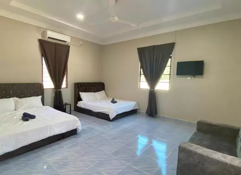 Hotelli Sasuka Chalet Pantai Pandak