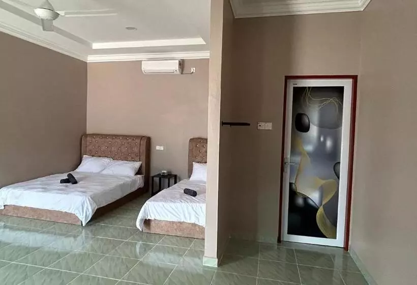 Hotelli Sasuka Chalet Pantai Pandak