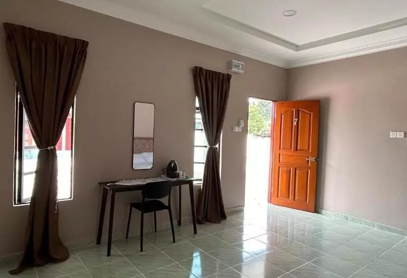 Hotelli Sasuka Chalet Pantai Pandak