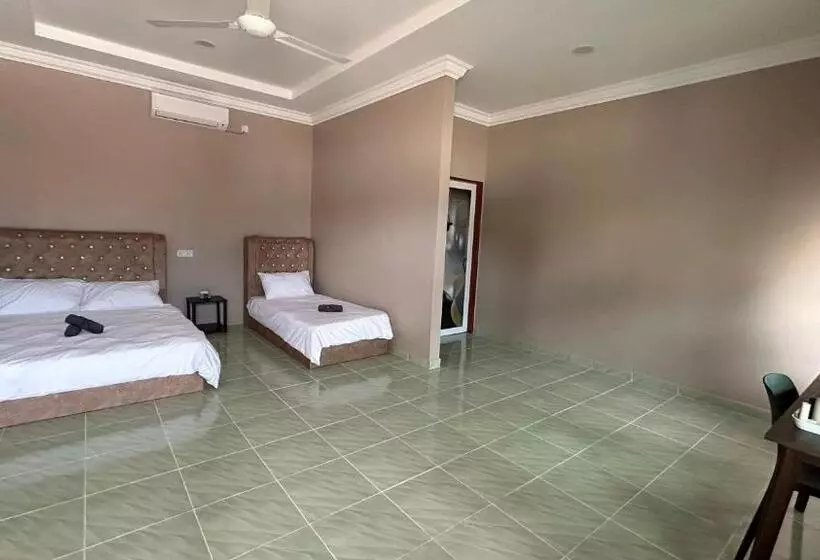 Hotelli Sasuka Chalet Pantai Pandak