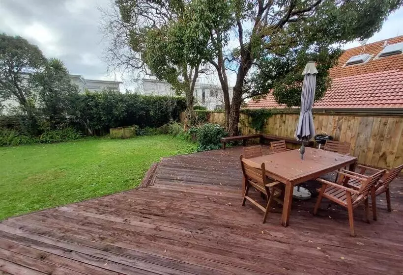 پانسیون Hauraki Corner Guesthouse