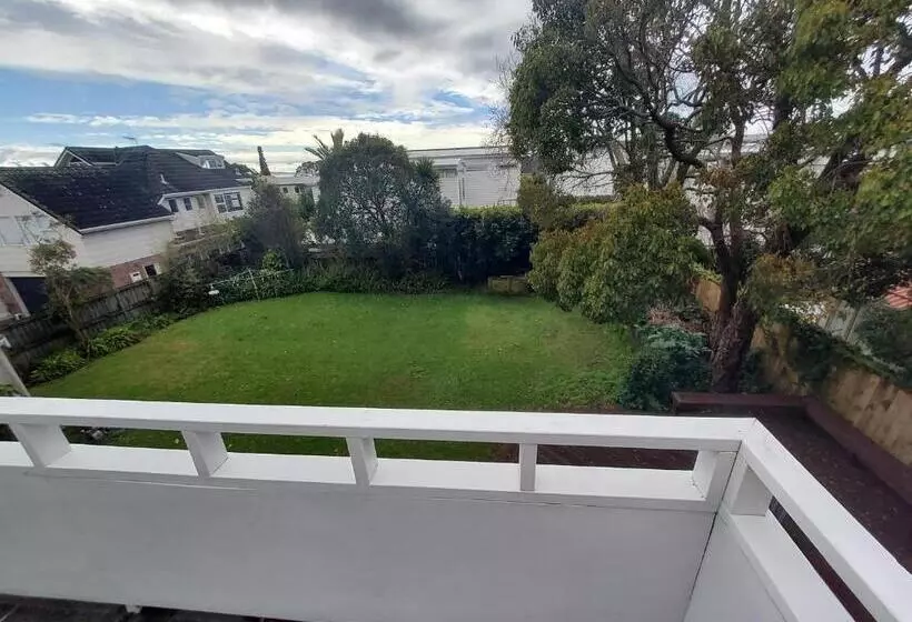 پانسیون Hauraki Corner Guesthouse