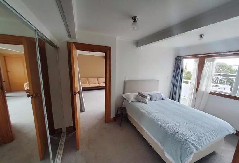پانسیون Hauraki Corner Guesthouse