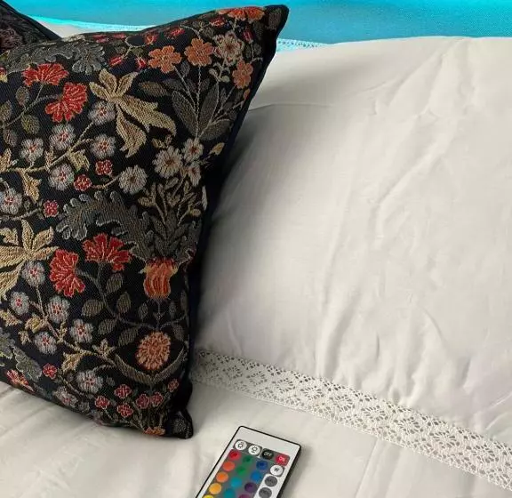 پانسیون Superb Guest House Close To London 02