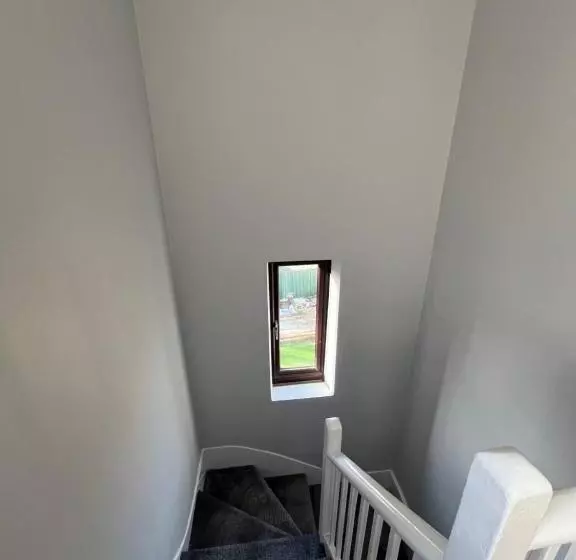 پانسیون Superb Guest House Close To London 02