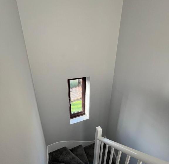 Pension Superb Guest House Close To London 02