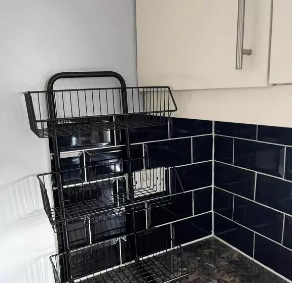 پانسیون Superb Guest House Close To London 02