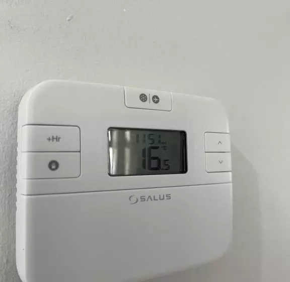 پانسیون Superb Guest House Close To London 02