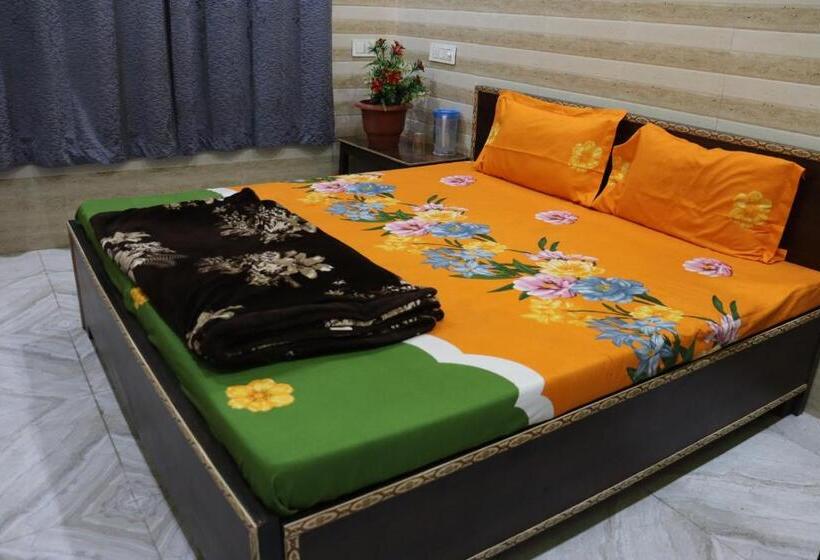 פנסיון Tirupati Bhawan