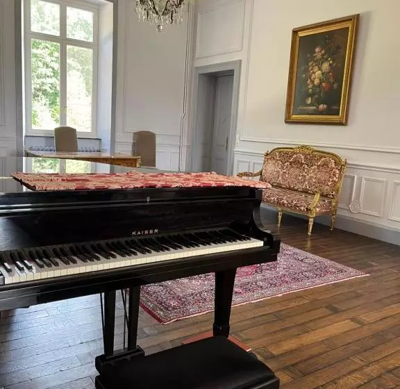 ベッドアンドブレックファースト Château De Laclaireau