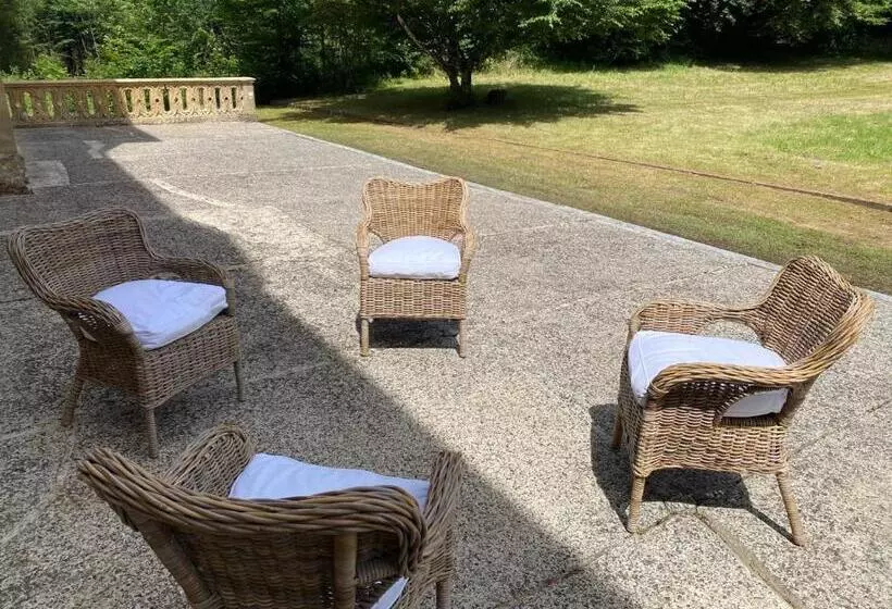 ベッドアンドブレックファースト Château De Laclaireau