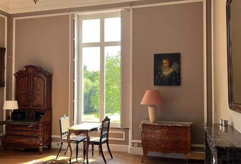 ベッドアンドブレックファースト Château De Laclaireau