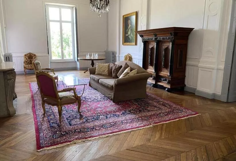 ベッドアンドブレックファースト Château De Laclaireau