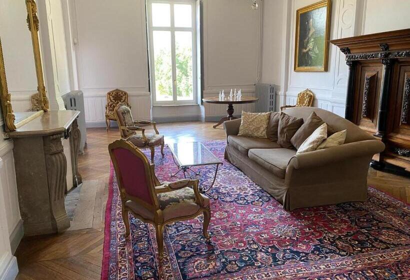 צימר Château De Laclaireau