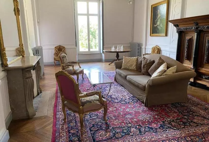 ベッドアンドブレックファースト Château De Laclaireau