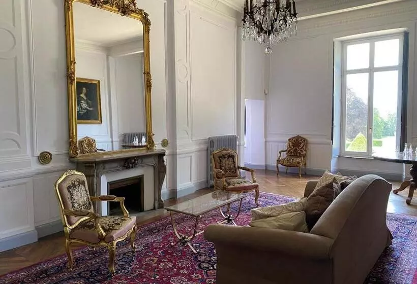 ベッドアンドブレックファースト Château De Laclaireau