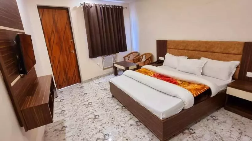 Hotel Daksh