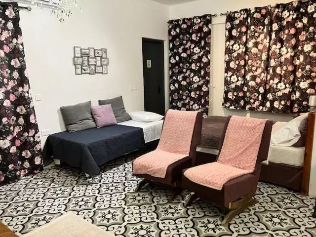 پانسیون Gratia Studios