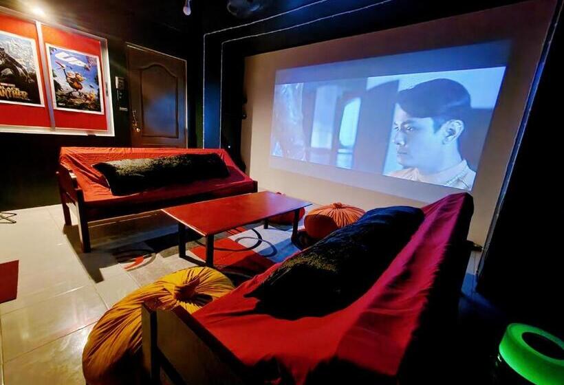 Bed and Breakfast Watch Eat Movieroom