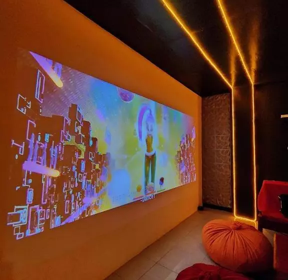 ベッドアンドブレックファースト Watch Eat Movieroom