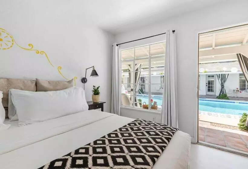 هتل 11br Designer Villa Poolside Dntwn Ps Sleeps 30