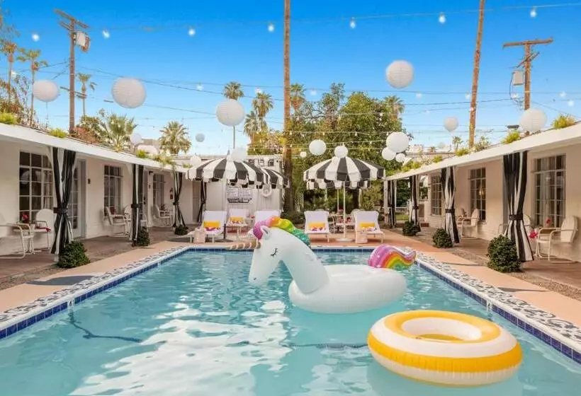 هتل 11br Designer Villa Poolside Dntwn Ps Sleeps 30