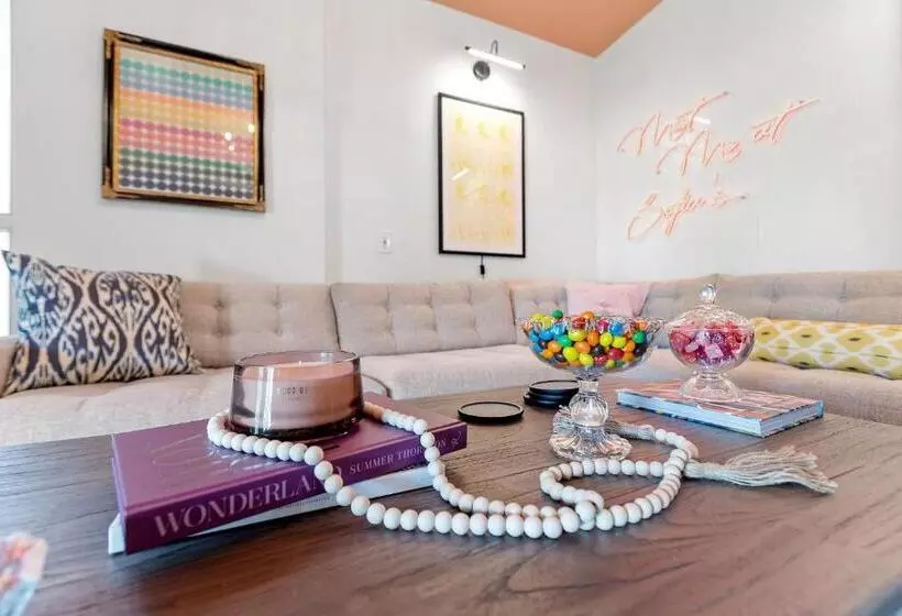 هتل 11br Designer Villa Poolside Dntwn Ps Sleeps 30