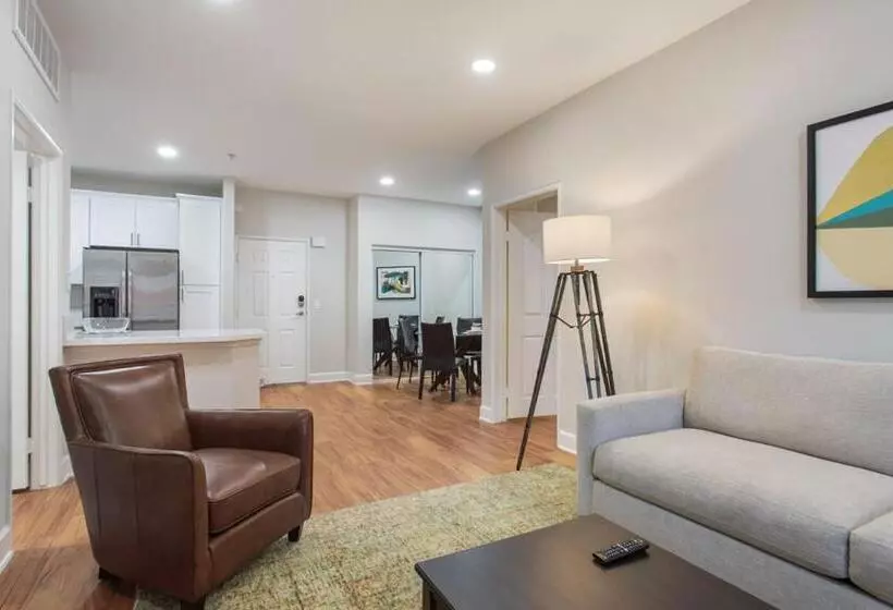 هتل کپسول Central 2bedroom 5 Mins To Grove With Pool & Free Parking