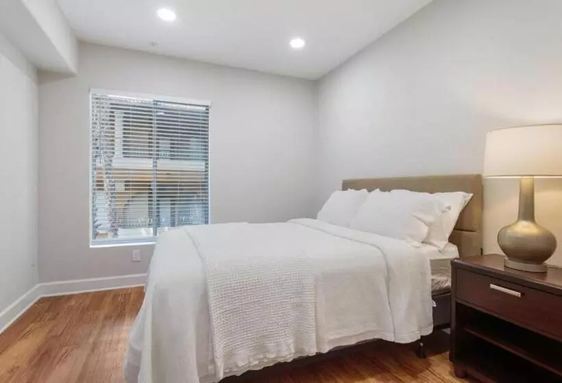 هتل کپسول Central 2bedroom 5 Mins To Grove With Pool & Free Parking