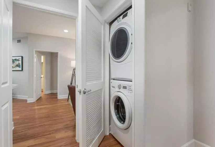 هتل کپسول Central 2bedroom 5 Mins To Grove With Pool & Free Parking