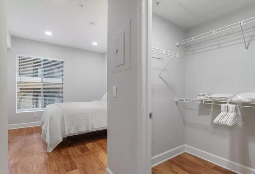 هتل کپسول Central 2bedroom 5 Mins To Grove With Pool & Free Parking