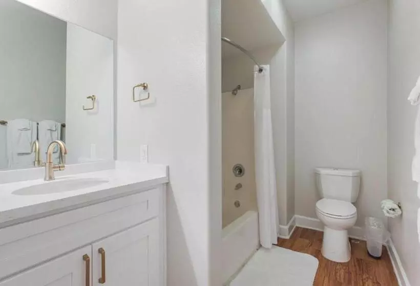 هتل کپسول Central 2bedroom 5 Mins To Grove With Pool & Free Parking