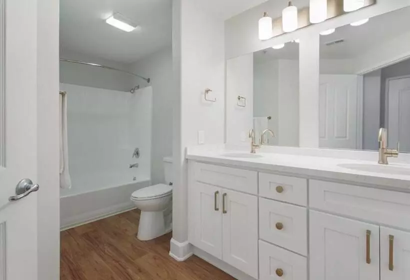 هتل کپسول Central 2bedroom 5 Mins To Grove With Pool & Free Parking
