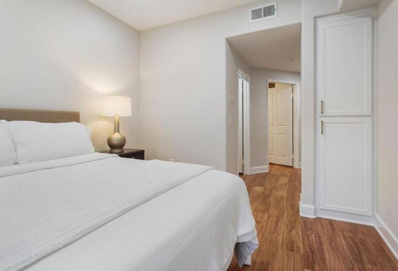 Капсульный Oтель Central 2bedroom 5 Mins To Grove With Pool & Free Parking