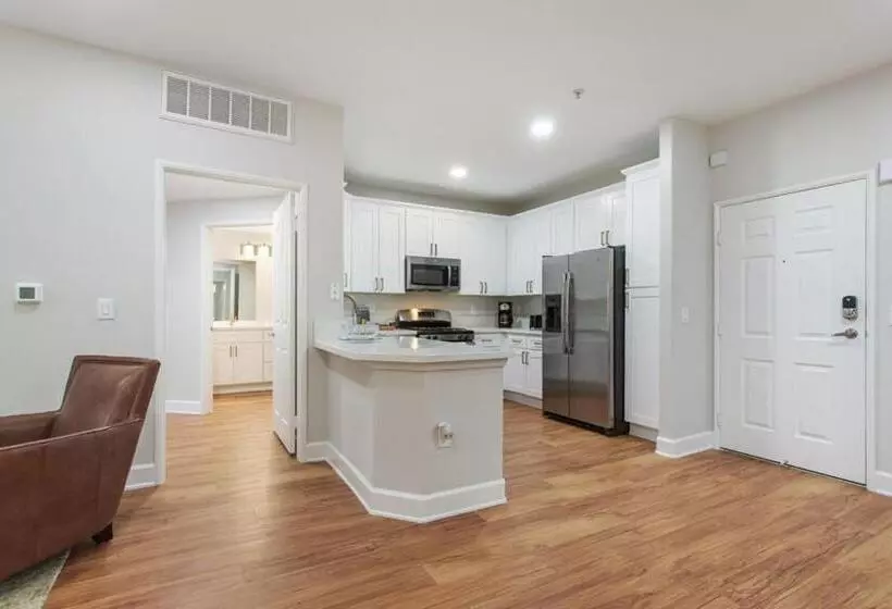 هتل کپسول Central 2bedroom 5 Mins To Grove With Pool & Free Parking